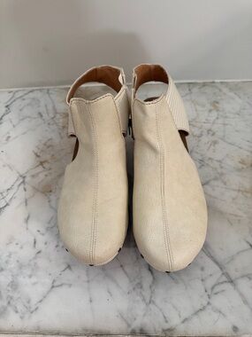 Yellow Box Cream Cutout Mule Clogs